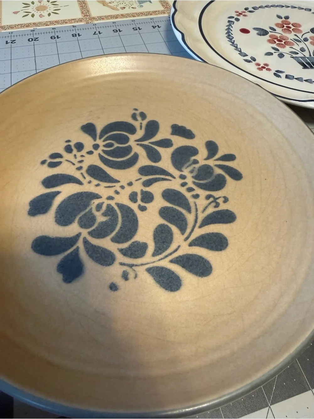 Set of 3 Pfaltzgraff Folk Art collection plates.